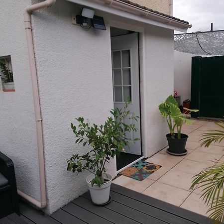 Appart T2 Avec Cour Tours Exterior photo