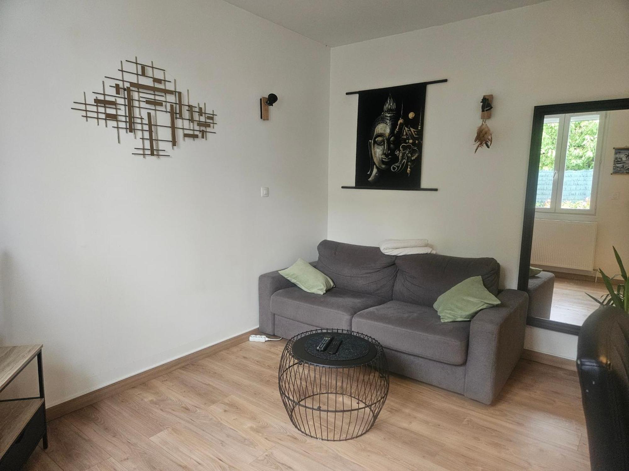 Appart T2 Avec Cour Tours Exterior photo